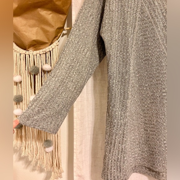 Soft surroundings grey style 2EU96 ribbed knit asymmetrical hem swing top - Picture 2 of 5